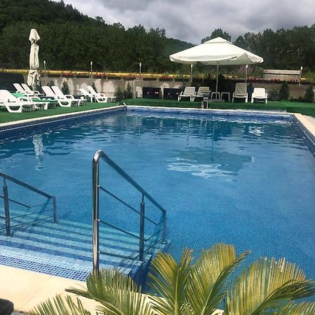Hotel Ostrov Călimăneşti 外观 照片
