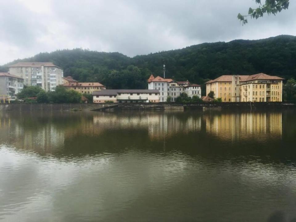 Hotel Ostrov Călimăneşti 外观 照片
