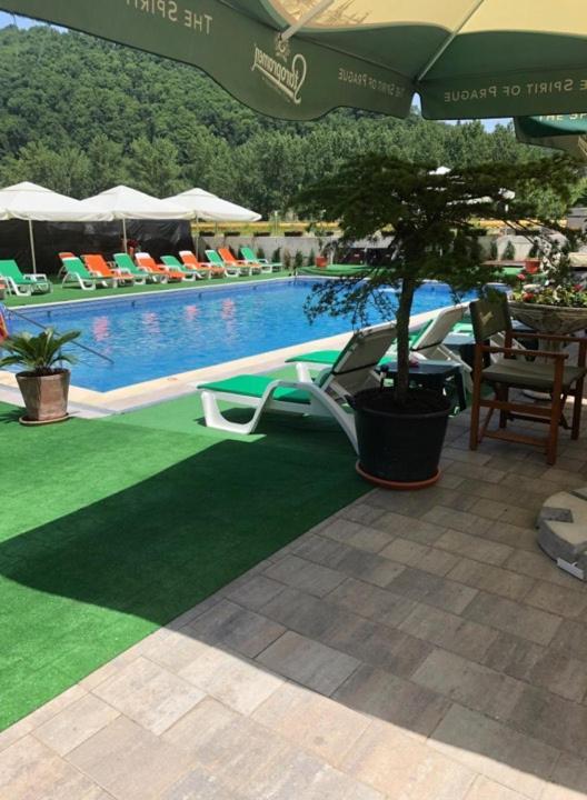 Hotel Ostrov Călimăneşti 外观 照片