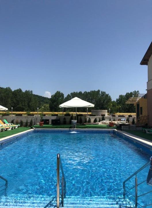 Hotel Ostrov Călimăneşti 外观 照片