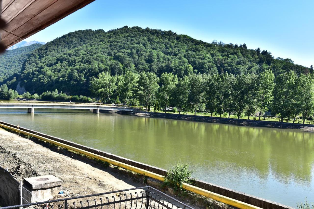 Hotel Ostrov Călimăneşti 外观 照片