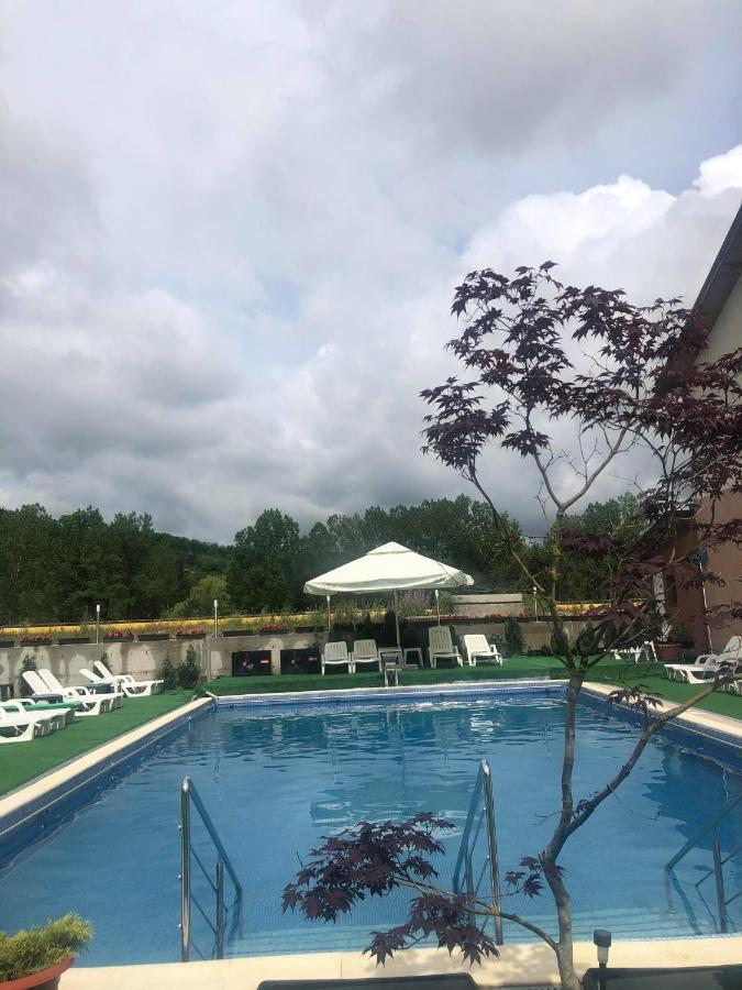 Hotel Ostrov Călimăneşti 外观 照片