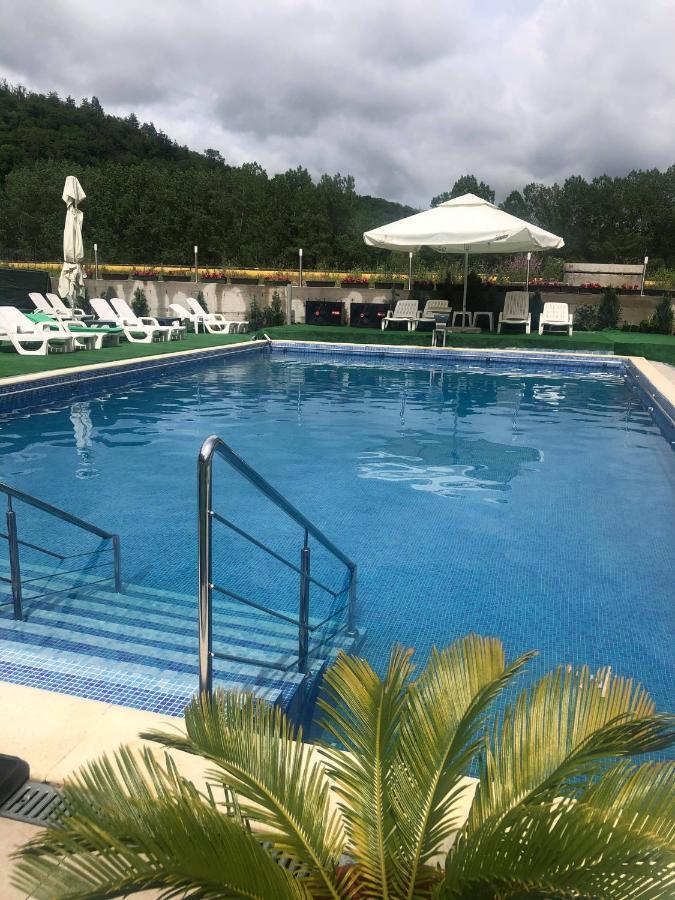 Hotel Ostrov Călimăneşti 外观 照片