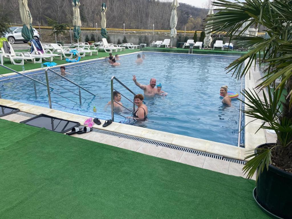 Hotel Ostrov Călimăneşti 外观 照片