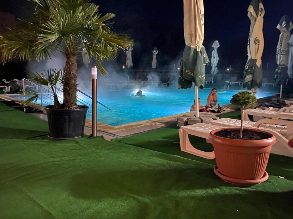 Hotel Ostrov Călimăneşti 外观 照片