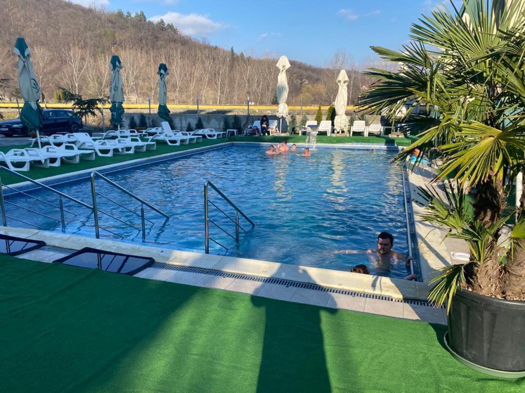 Hotel Ostrov Călimăneşti 外观 照片